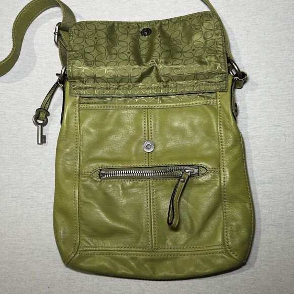 Fossil leather crossbody bag in a lime green color, organizer, pockets galore - Picture 5 of 11